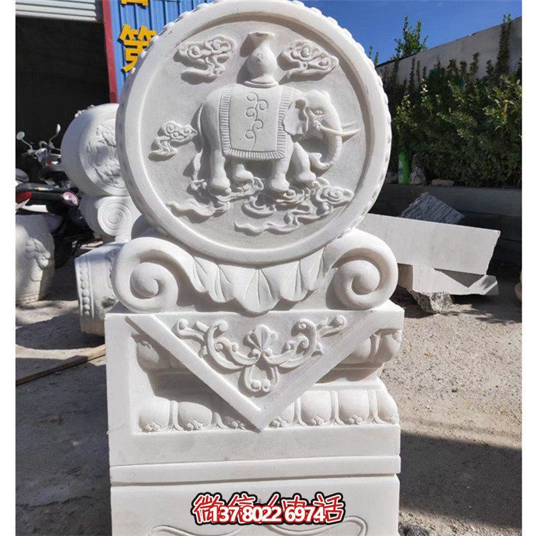 天然石材浮雕太平吉祥抱鼓石，點綴別墅門口