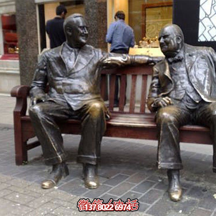黃銅西方人物雕塑，讓街頭活躍起來