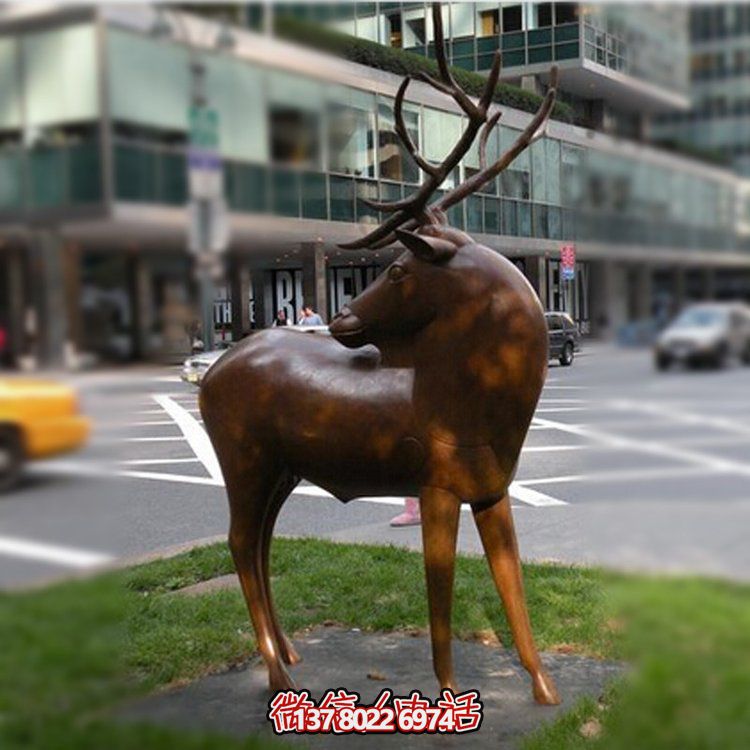 精美雕塑，梅花鹿點(diǎn)綴戶(hù)外廣場(chǎng)