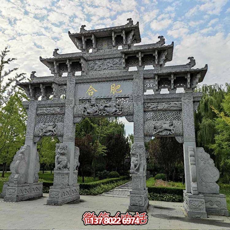 青石景區(qū)，古風(fēng)浮雕門(mén)樓、牌坊精彩紛呈