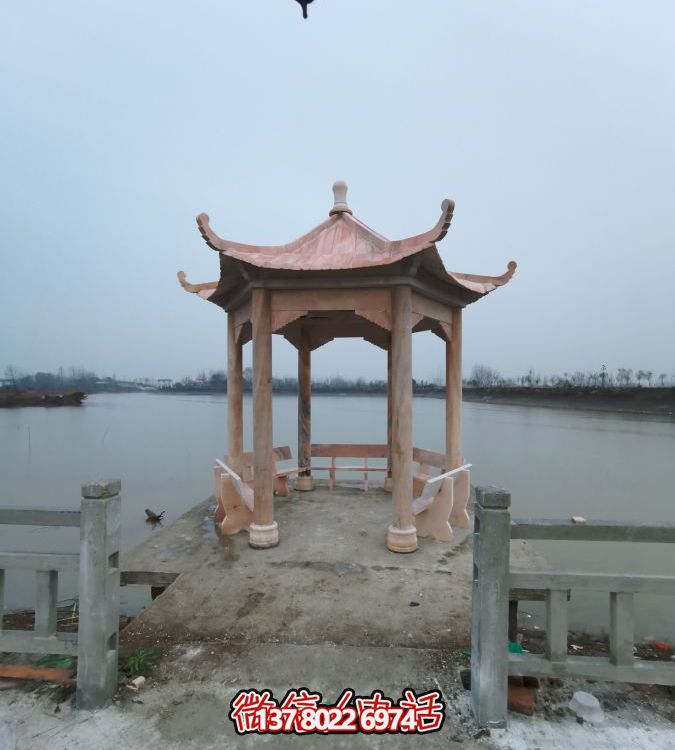 河邊大理石涼亭雕塑，欣賞晚霞紅