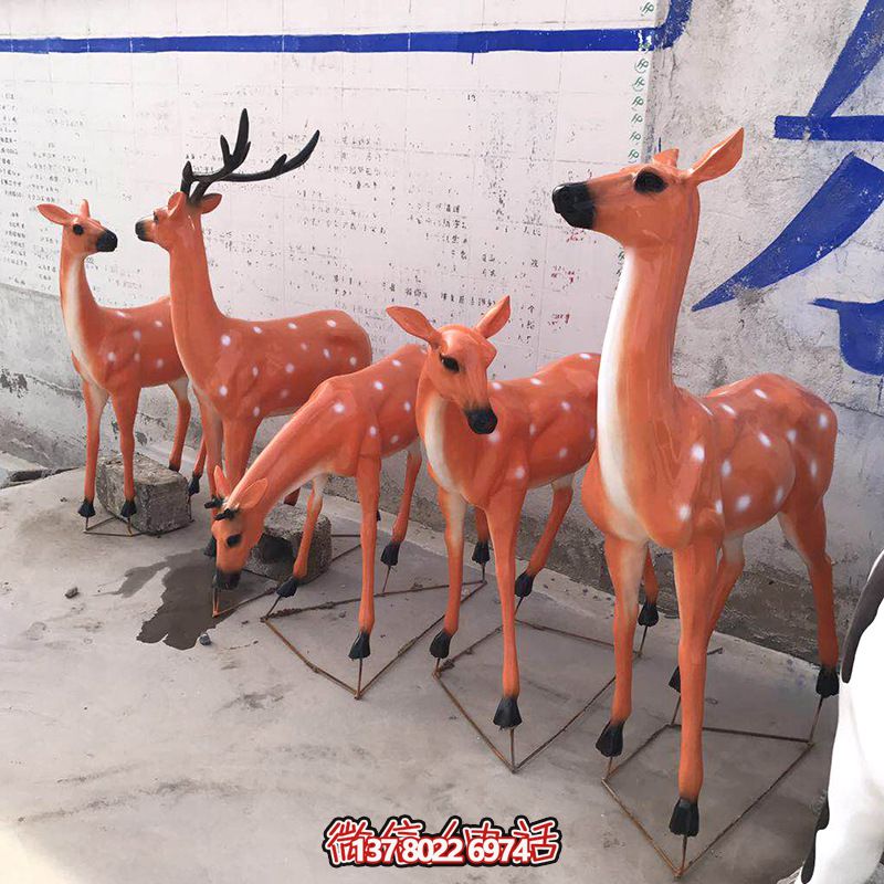 彩繪玻璃鋼雕塑鹿，靜謐優雅完美綻放