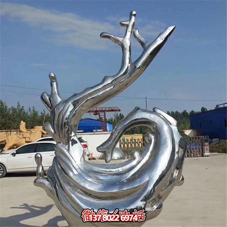 不銹鋼鏡面雕塑，為戶外廣場增添海浪般的浪花氣息