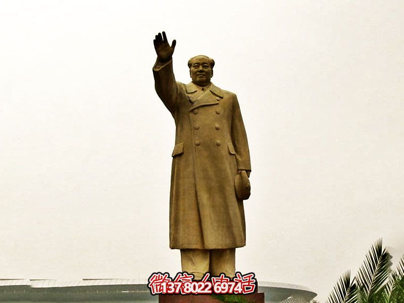 毛澤東偉人銅雕揮手，宣揚(yáng)偉大精神！