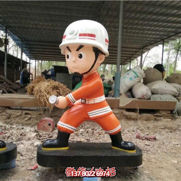 消防英雄銅雕塑像，為廣場(chǎng)添彩