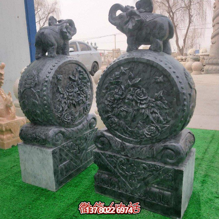 抱著鼓石雕塑，點綴青石庭院門口