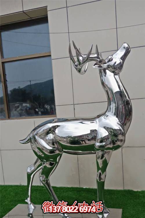 鏡面不銹鋼裝飾別墅小區，為景觀鹿提供寧靜安家之所