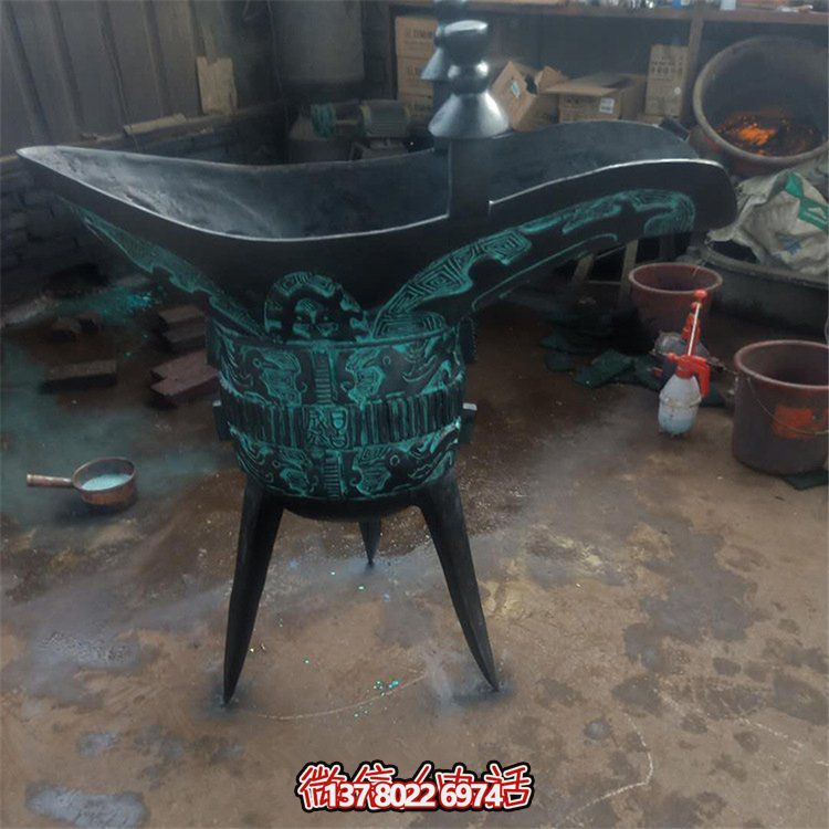 青銅仿古器皿，景觀雕塑擺放，點綴景區(qū)園林