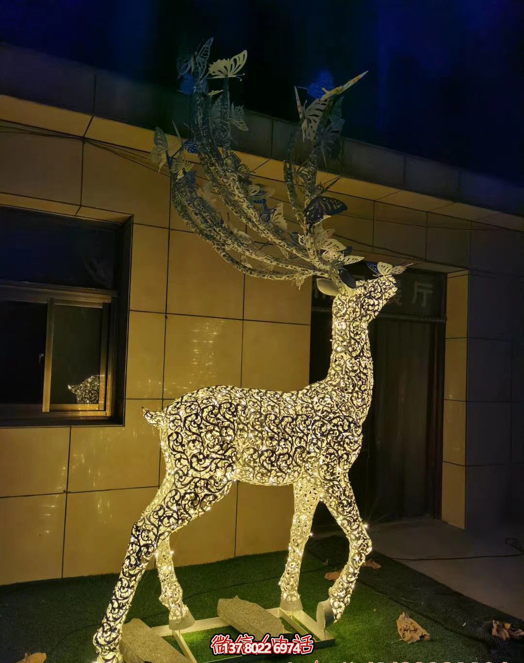 精美不銹鋼梅花鹿雕塑照明裝置，點(diǎn)綴廣場之美