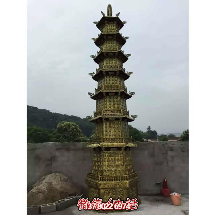 欣賞傳統文化，體驗多層銅雕香爐的大型景區