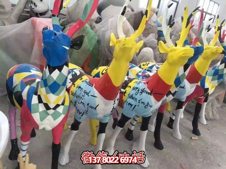 彩繪玻璃鋼鹿雕塑，商場、兒童樂園風格擺件