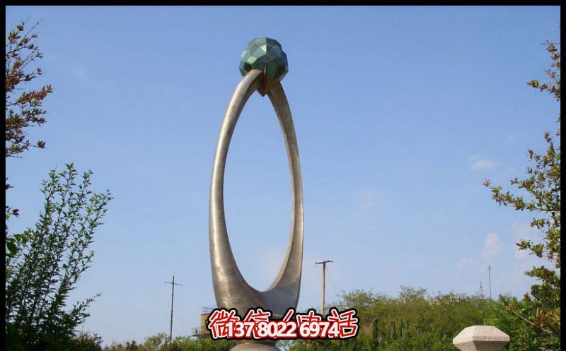 庭院園林幾何綠色寶石不銹鋼戒指雕塑 庭院園林幾何綠色寶石不銹鋼戒指雕塑