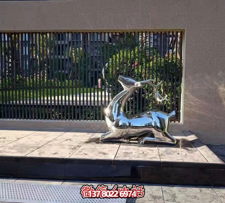 抬頭跪地鹿雕塑，地產售樓部鏡面不銹鋼鹿動物擺件