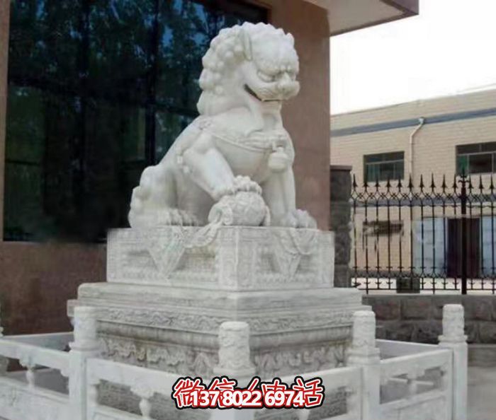 公園庭院別墅漢白玉石雕大型仿真獅子雕塑 公園庭院別墅漢白玉石雕大型仿真獅子雕塑